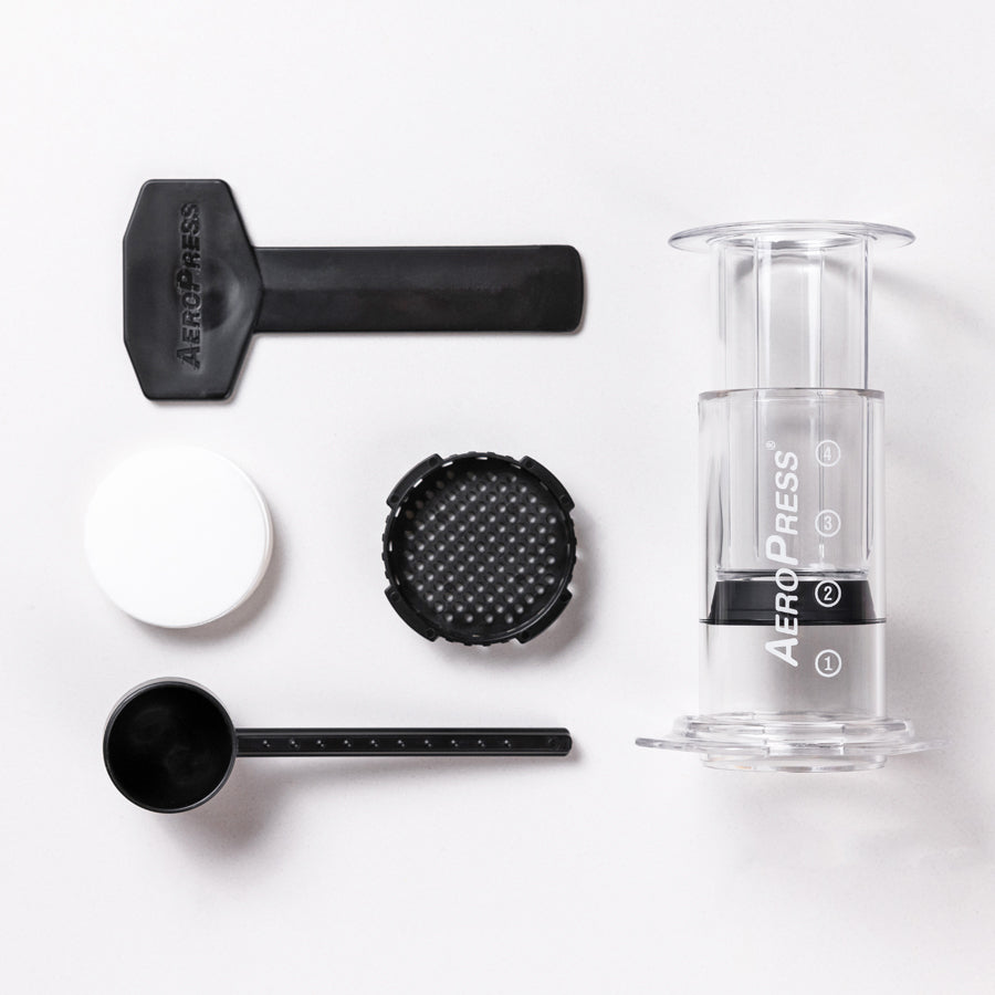 Versand AeroPress® Clear - Kaffeezubereiter Set - Inkl. 100 Filter & Dosierlöffel 5 Senses Coffee